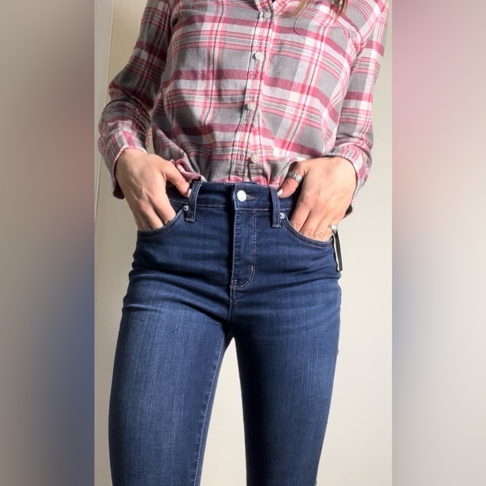 NWT Crown and Ivy 4 petite high rise sunny crop jeans - Picture 3 of 7